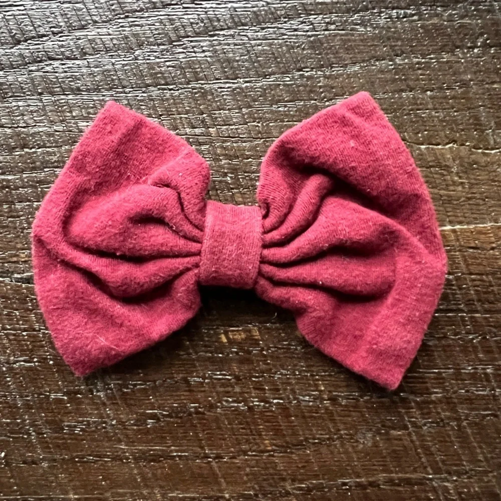 Girls clip bow maroon